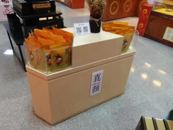商场药店桃花姬展柜安装完成